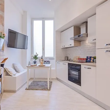 Townhouse By The Spanish Steps