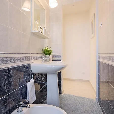 Townhouse By The Spanish Steps Apartment *