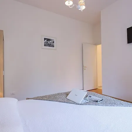 Townhouse By The Spanish Steps