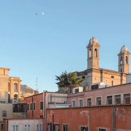 Townhouse By The Spanish Steps Apartment *