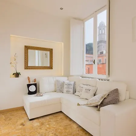 Townhouse By The Spanish Steps