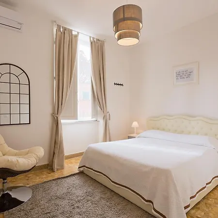 Townhouse By The Spanish Steps *